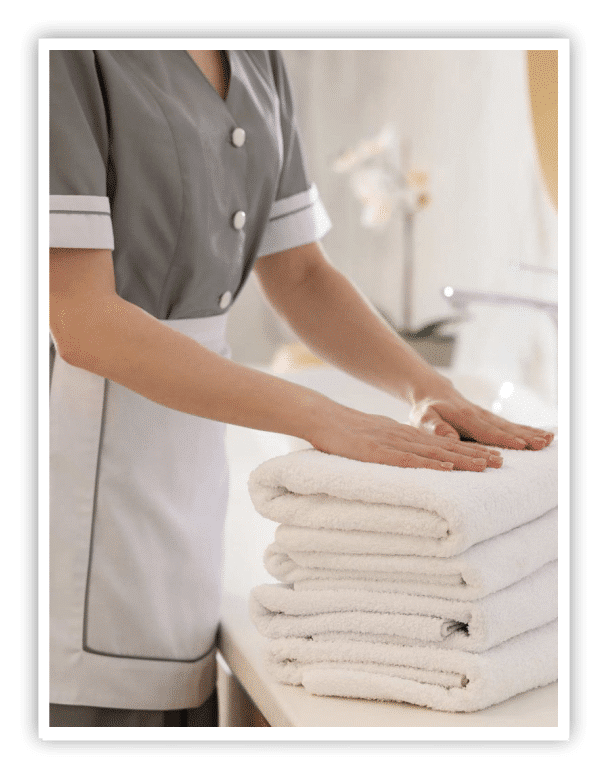 servicio-domestico-externo-doblando-toallas